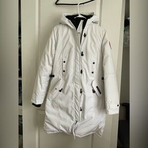 Canada goose long white parka, size L, almost new